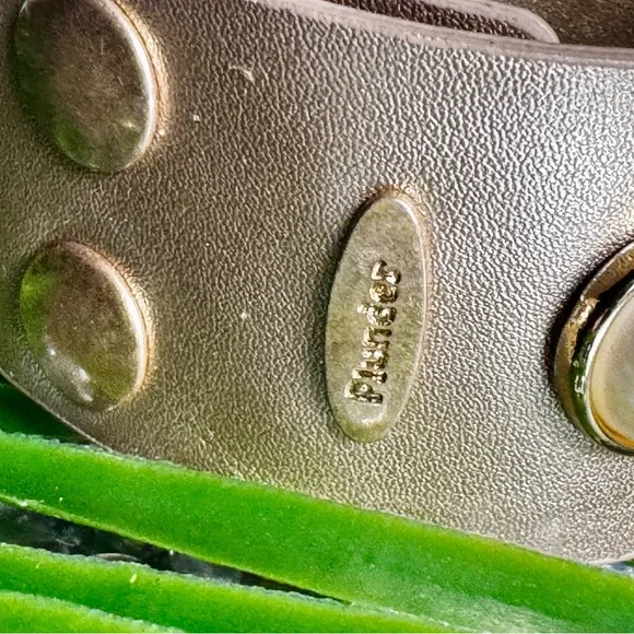 Elegant Gold and Pearl Studded Bracelet - Picture 6 of 7